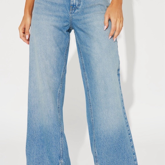 New w/Tags Fashion Nova Keep It Coming Split Hem Jeans - Light Wash Size 9 - Picture 2 of 3